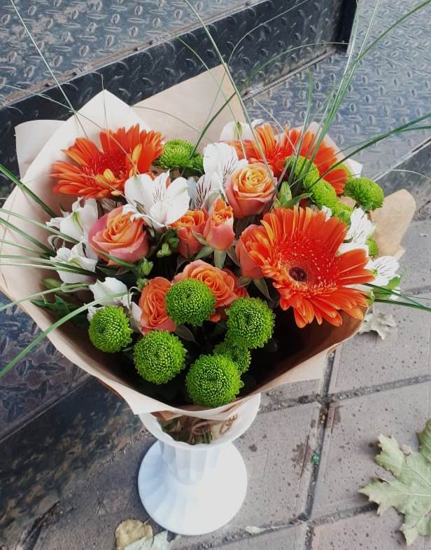 Букет цветов из: Герберы, Хризантемы, Альстромерии и Розы в Ровное