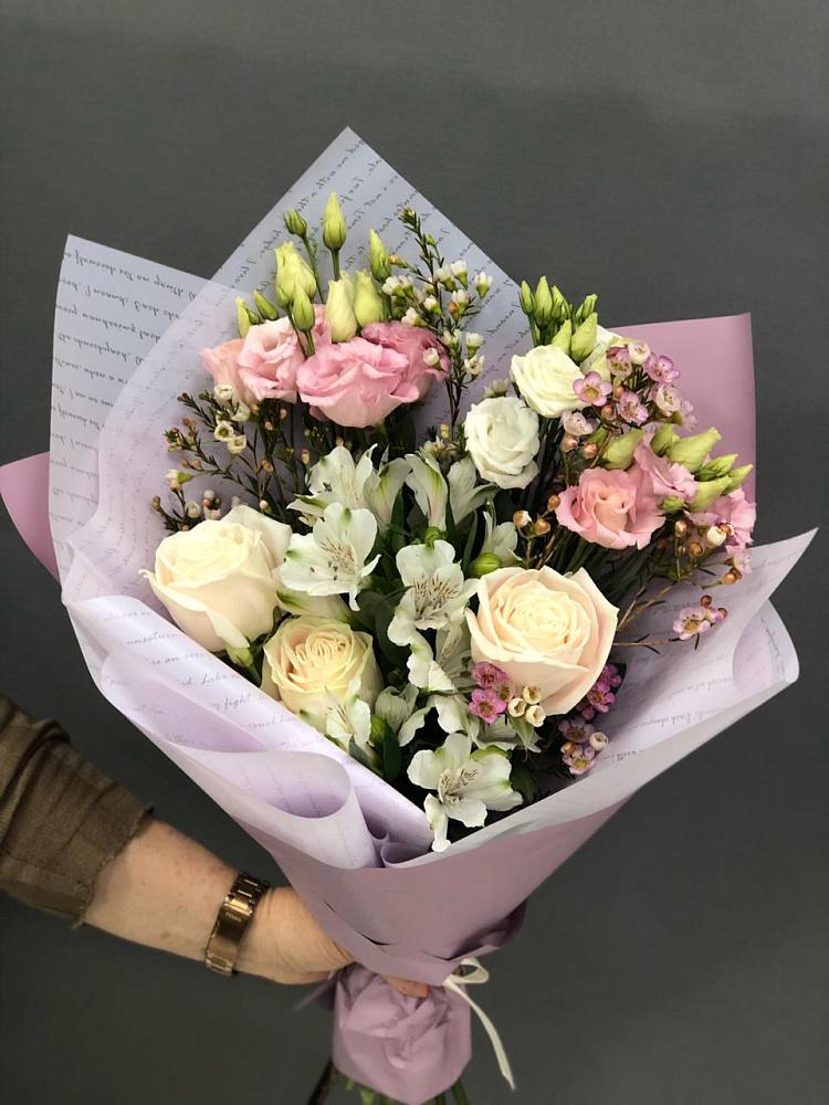 Букет цветов из: Альстромерии, Розы и Лизиантусы в Ровное