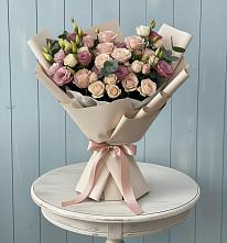 Букет цветов из:  Розы и Лизиантусы в Ровное