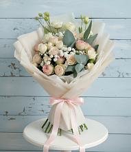 Букет цветов из:  Розы и Лизиантусы в Ровное