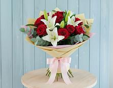 Букет цветов из:  Лилии и Розы в Ровное