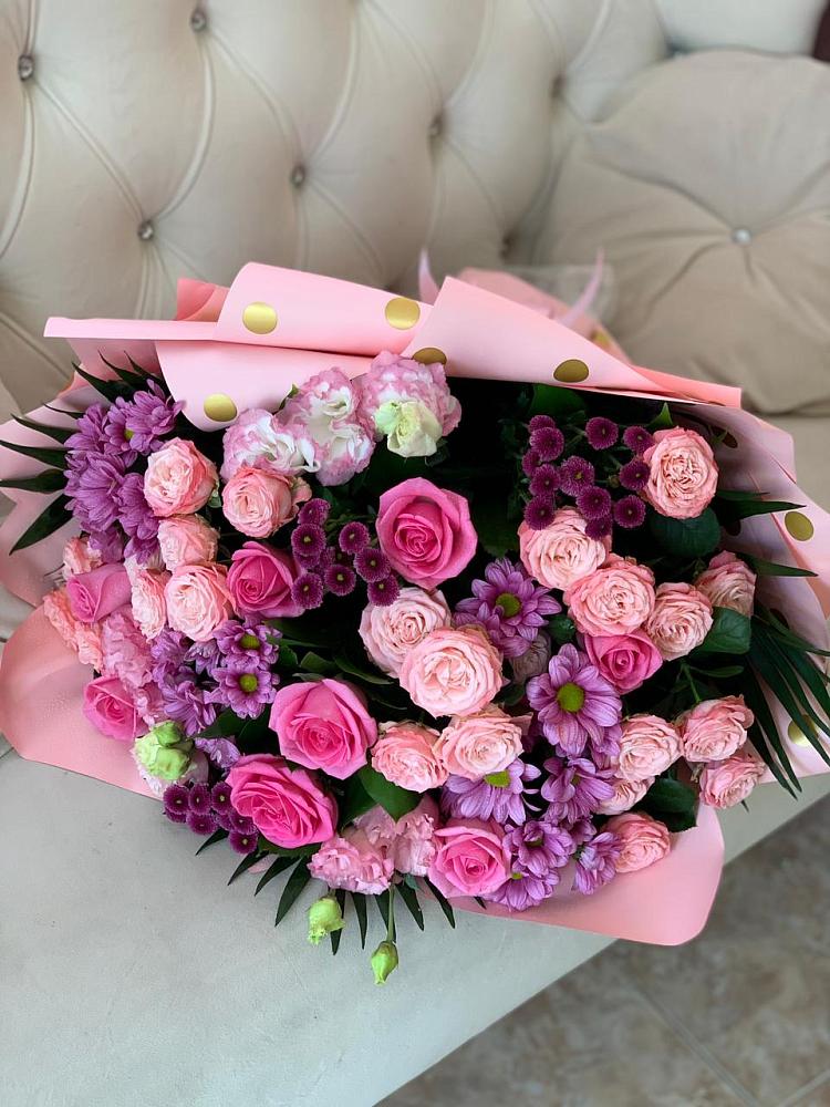 Букет цветов из: Хризантемы, Розы и Лизиантусы в Ровное