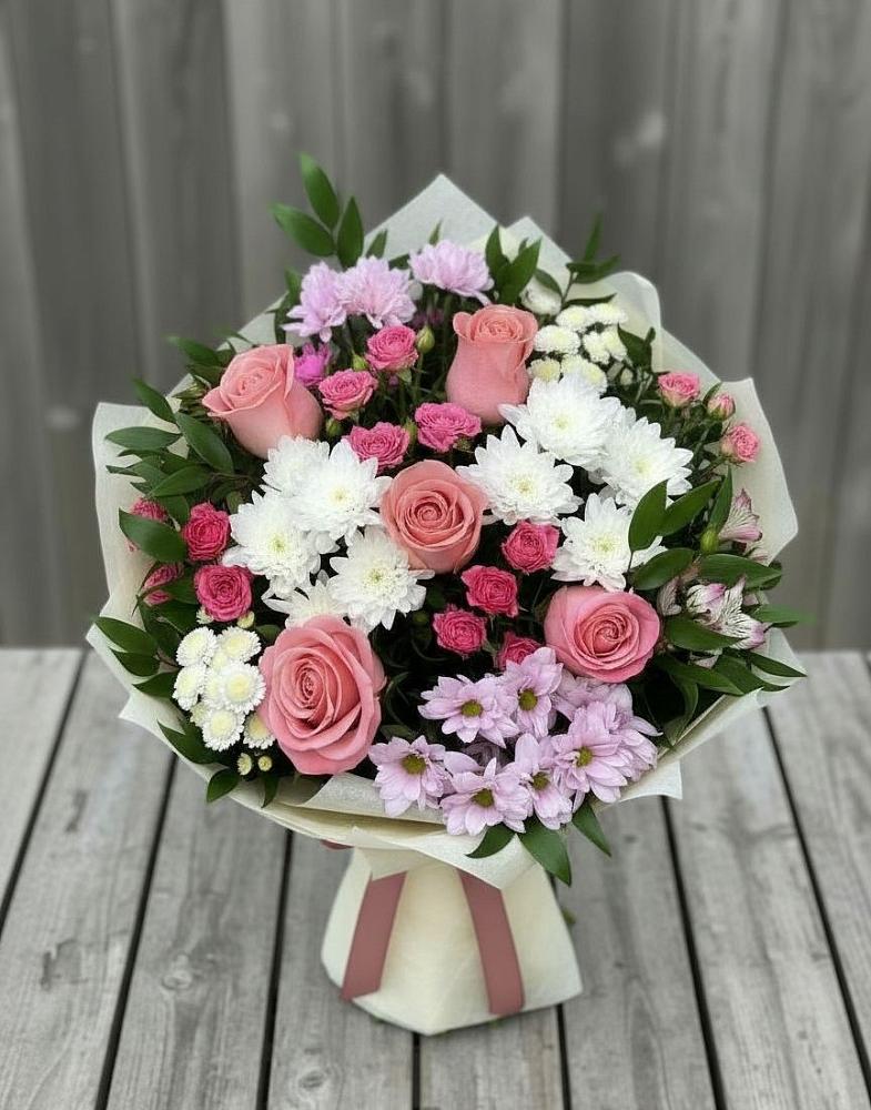 Букет цветов из: Альстромерии, Гвоздики, Розы и Хризантемы в Ровное