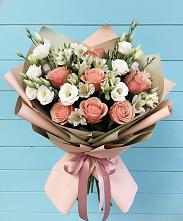 Букет цветов из:  Розы, Альстромерии и Лизиантусы в Ровное