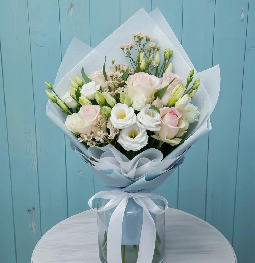 Букет цветов из: Розы и Лизиантусы в Ровное