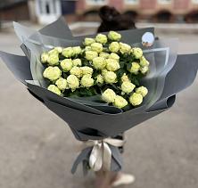 Букет Белые кустовые розы Солинеро в Ровное