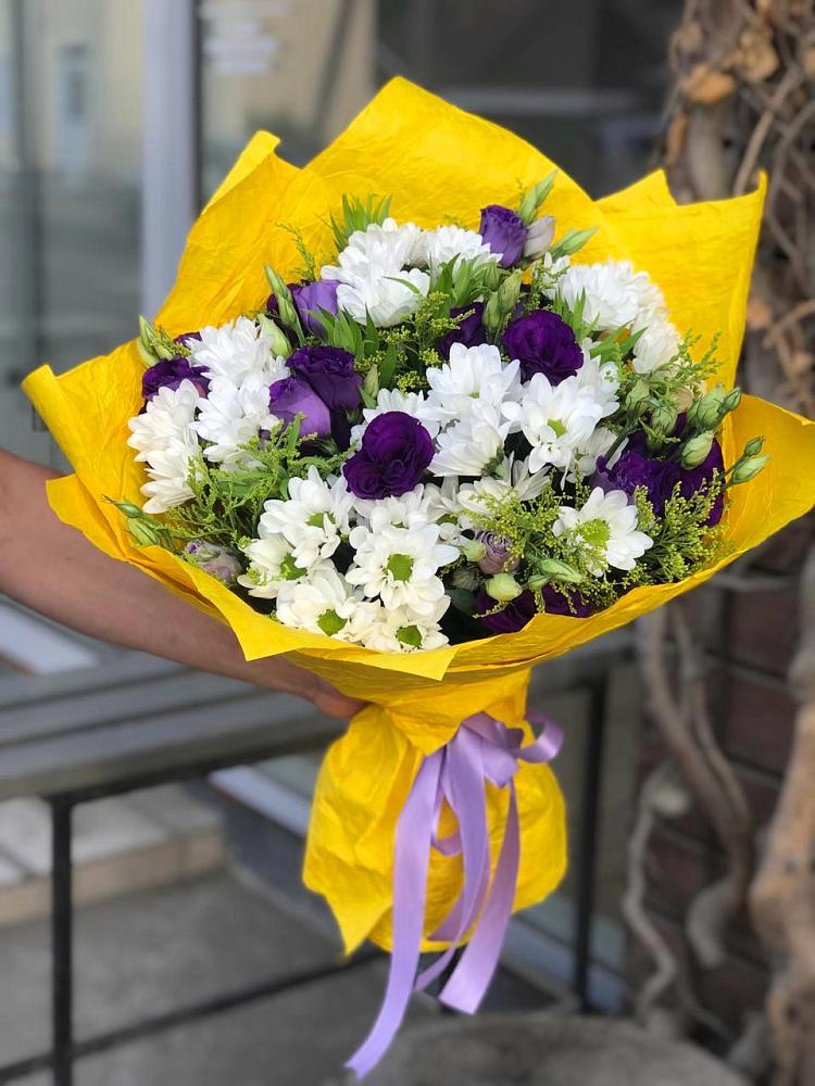 Букет цветов из: Ирисы, Хризантемы и Ромашки в Ровное