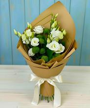 Букет цветов из:  Хризантемы и Лизиантусы в Ровное