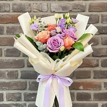 Букет цветов из:  Лизиантусы и Розы в Ровное