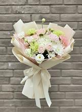 Букет цветов из:  Гвоздики, Розы, Лизиантусы и Хризантемы в Ровное