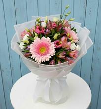 Букет цветов из:  Герберы, Альстромерии и Лизиантусы в Ровное