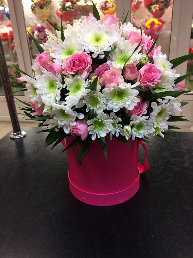 Цветочная композиция из Розы и Хризантемы в шляпной коробке в Ровное