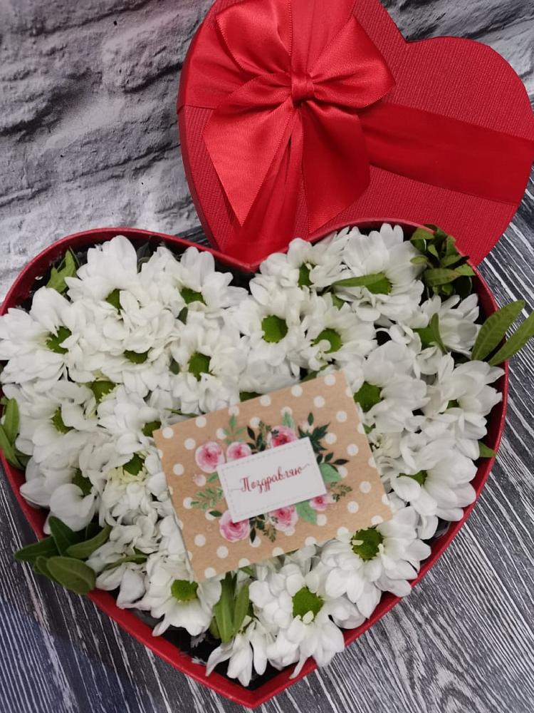 Цветочная композиция из Хризантемы в виде сердца в Ровное