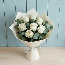 Букет Белые розы в Эвкалипте в Ровное