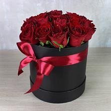 Цветочная композиция из Розы в шляпной коробке в Ровное