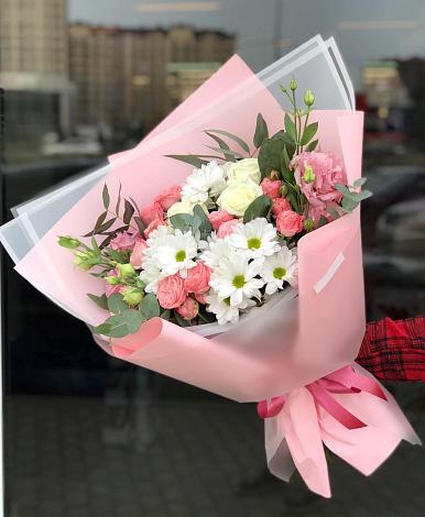 Букет цветов из: Розы, Лизиантусы и Хризантемы в Ровное